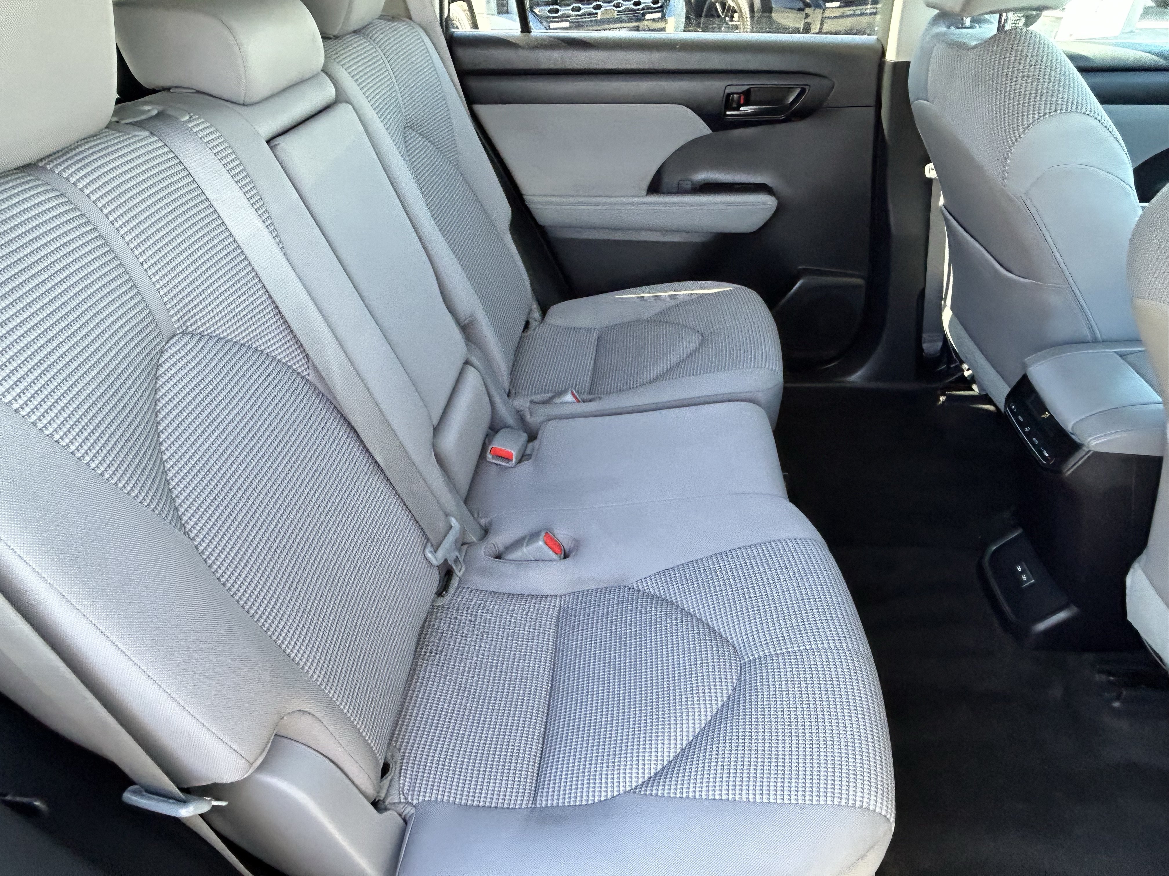 Certified 2023 Toyota Highlander LE FWD image 12