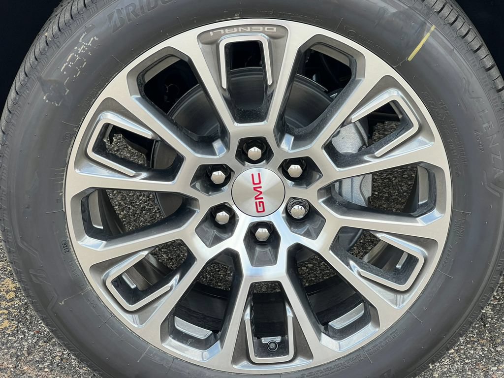 New 2026 GMC Yukon Denali w/ Sun & Power Step Package AWD/4WD image 7
