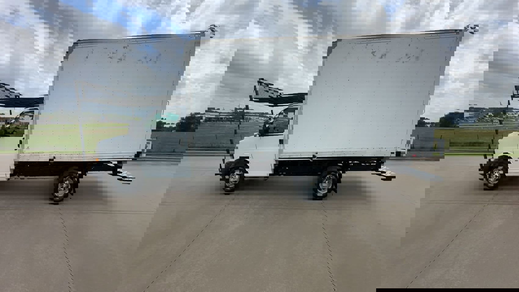 Used 2019 Chevrolet Express 3500 RWD image 3