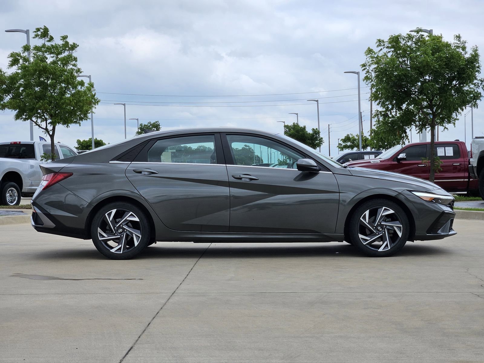 Used 2024 Hyundai Elantra SEL w/ Convenience Package FWD image 7