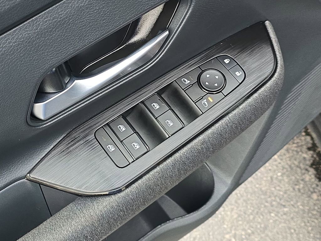 Used 2025 Nissan Kicks SV w/ SV Premium Package image 18