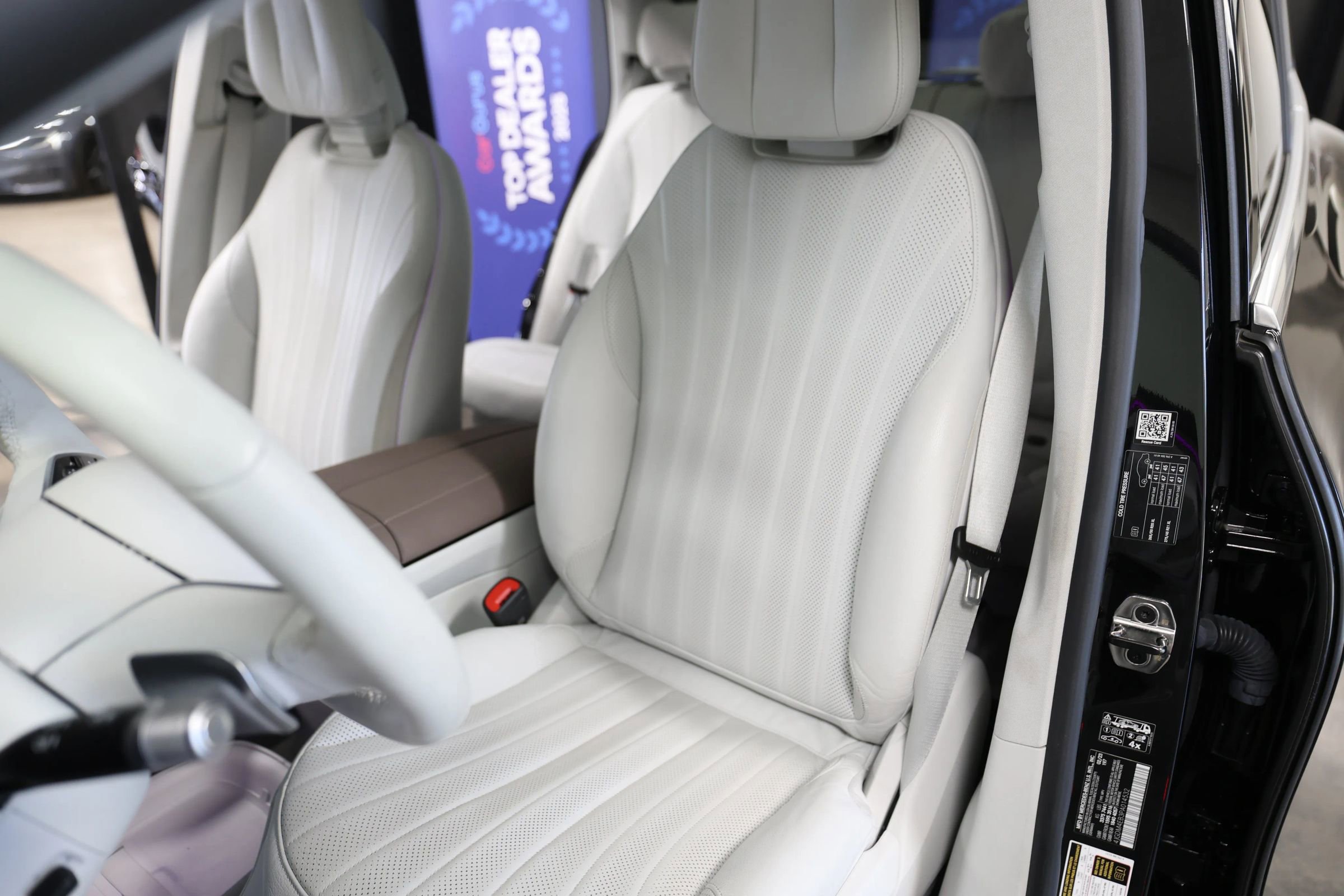 Used 2023 Mercedes-Benz EQS 580 4MATIC SUV image 25
