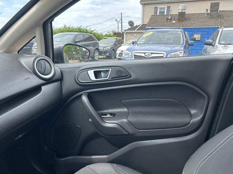 Used 2016 Ford Fiesta SE w/ Cold Weather Package FWD image 12