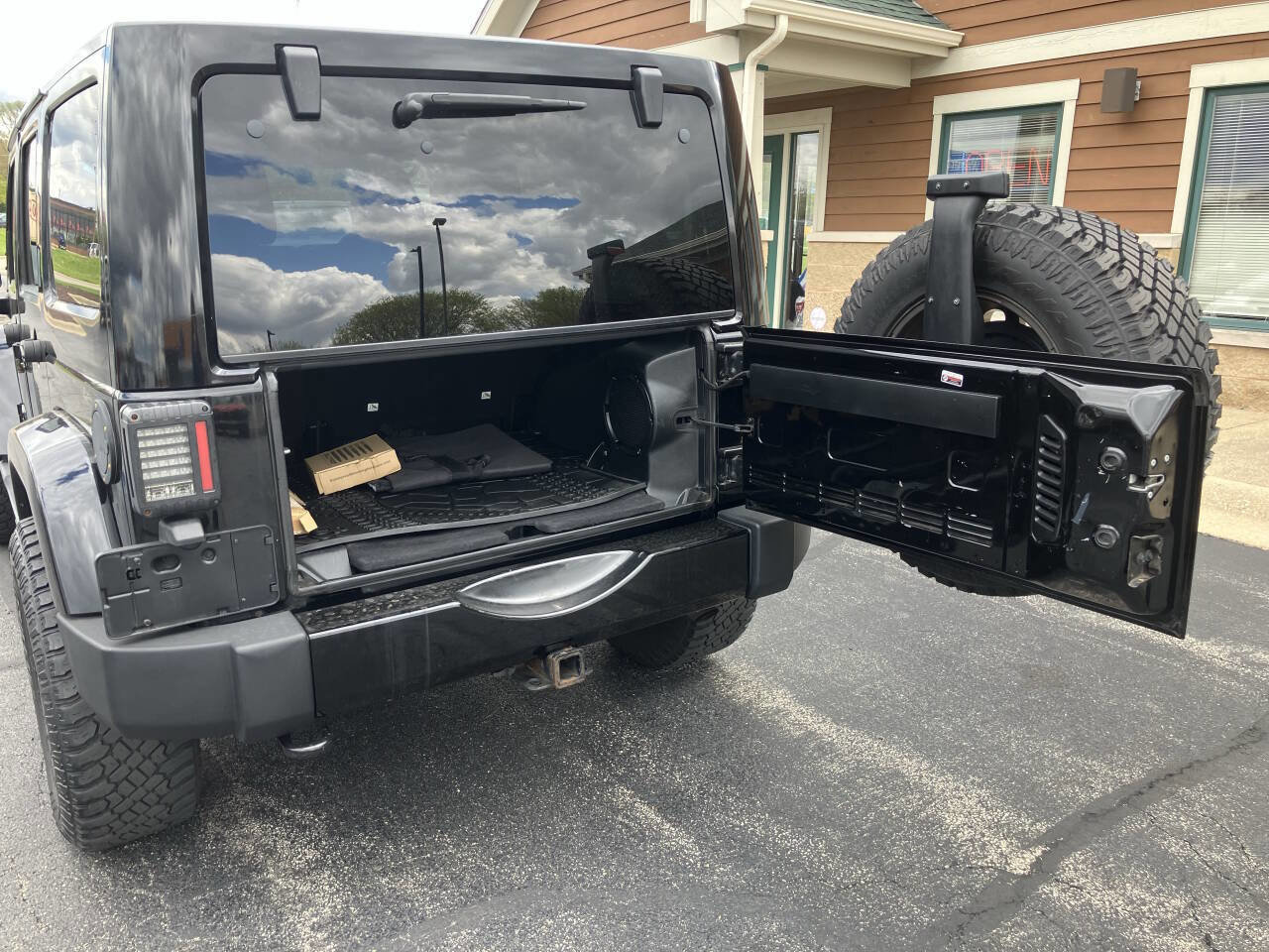Used 2014 Jeep Wrangler Unlimited Sahara AWD/4WD image 25