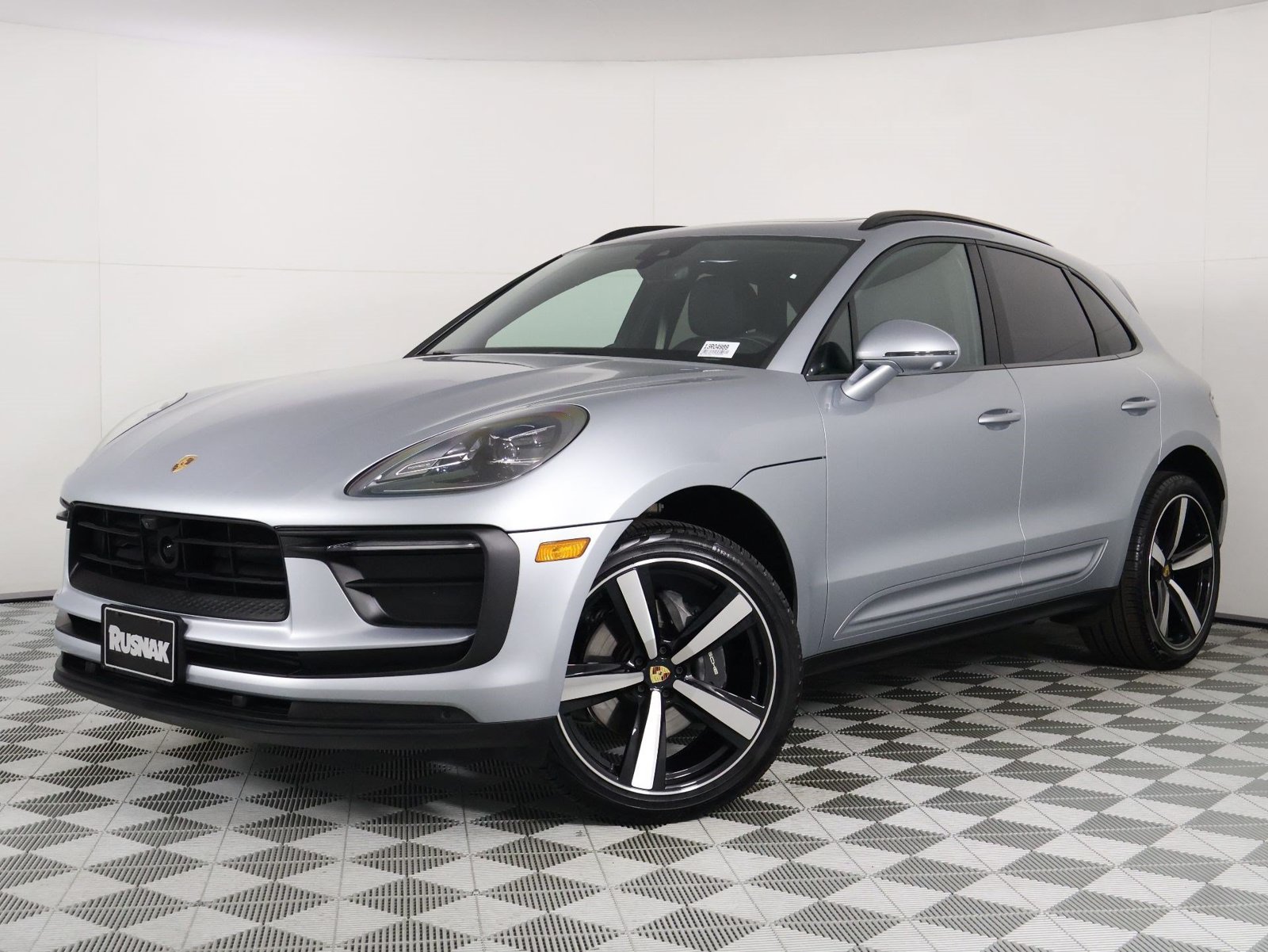 Certified 2026 Porsche Macan AWD/4WD image 1