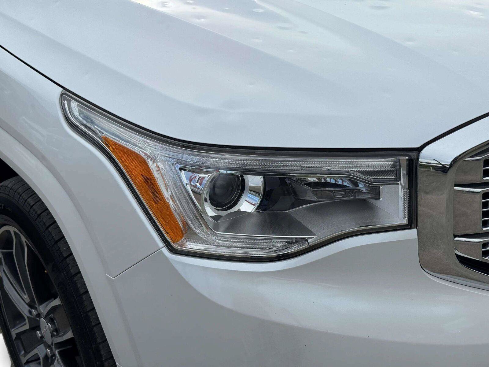 Used 2019 GMC Acadia Denali w/ Technology Package AWD/4WD image 11