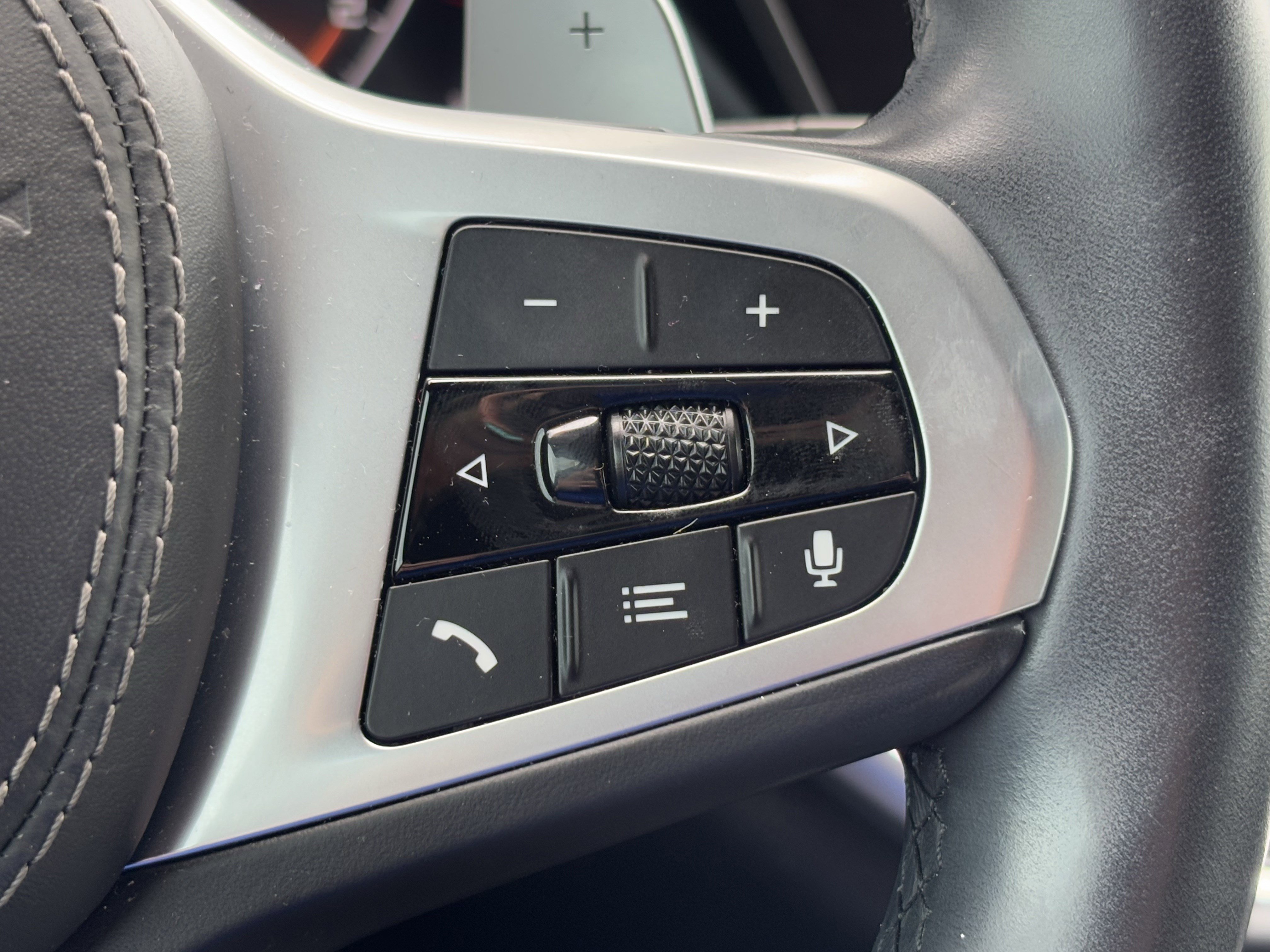 Used 2021 BMW X5 M50i w/ Premium Package image 20