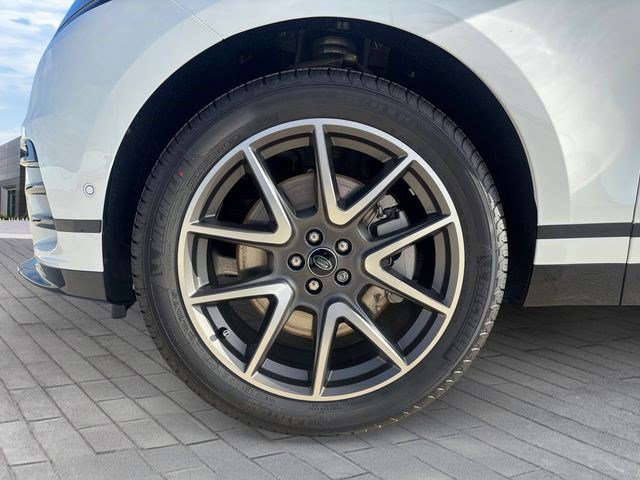 New 2026 Land Rover Range Rover Velar Dynamic SE AWD/4WD image 9