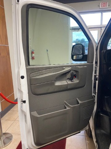 Used 2015 Chevrolet Express 3500 Extended image 14