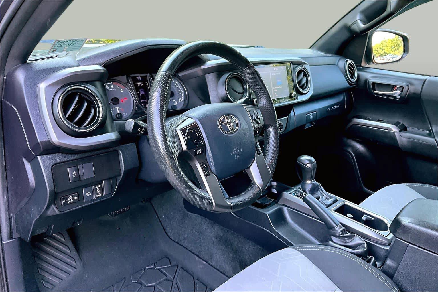 Used 2020 Toyota Tacoma TRD Off-Road w/ Technology Package AWD/4WD image 16