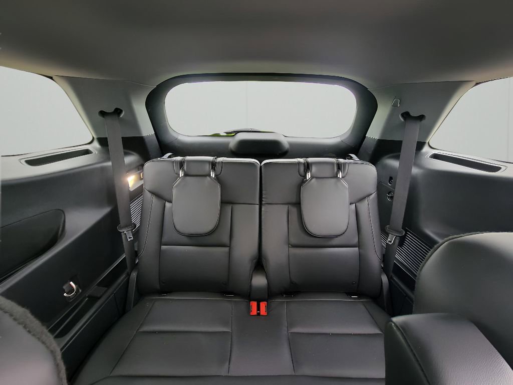 Used 2023 Ford Explorer XLT w/ Equipment Group 202A AWD/4WD image 27