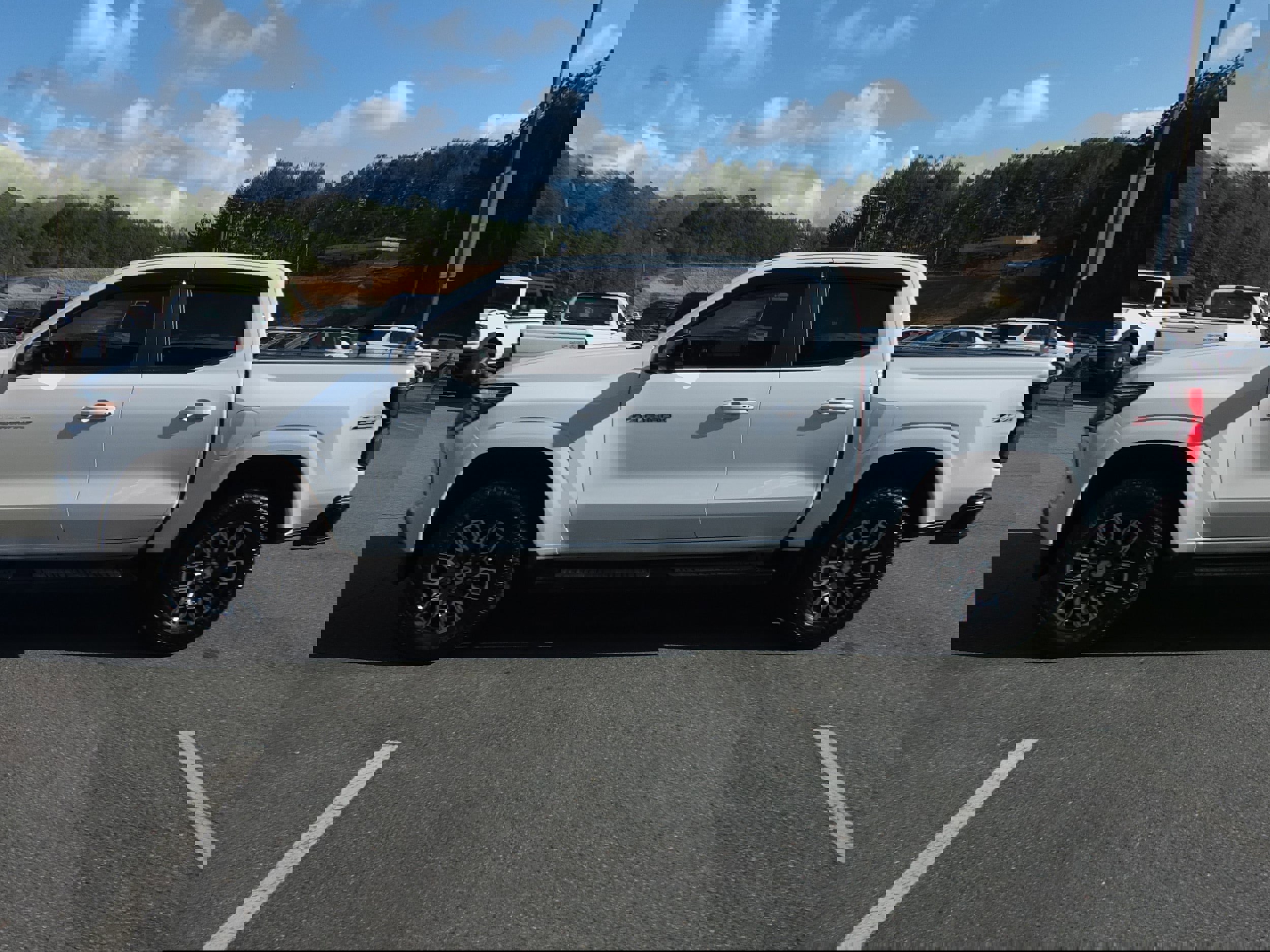 Used 2024 Chevrolet Colorado Z71 w/ Z71 Convenience Package 2 image 6