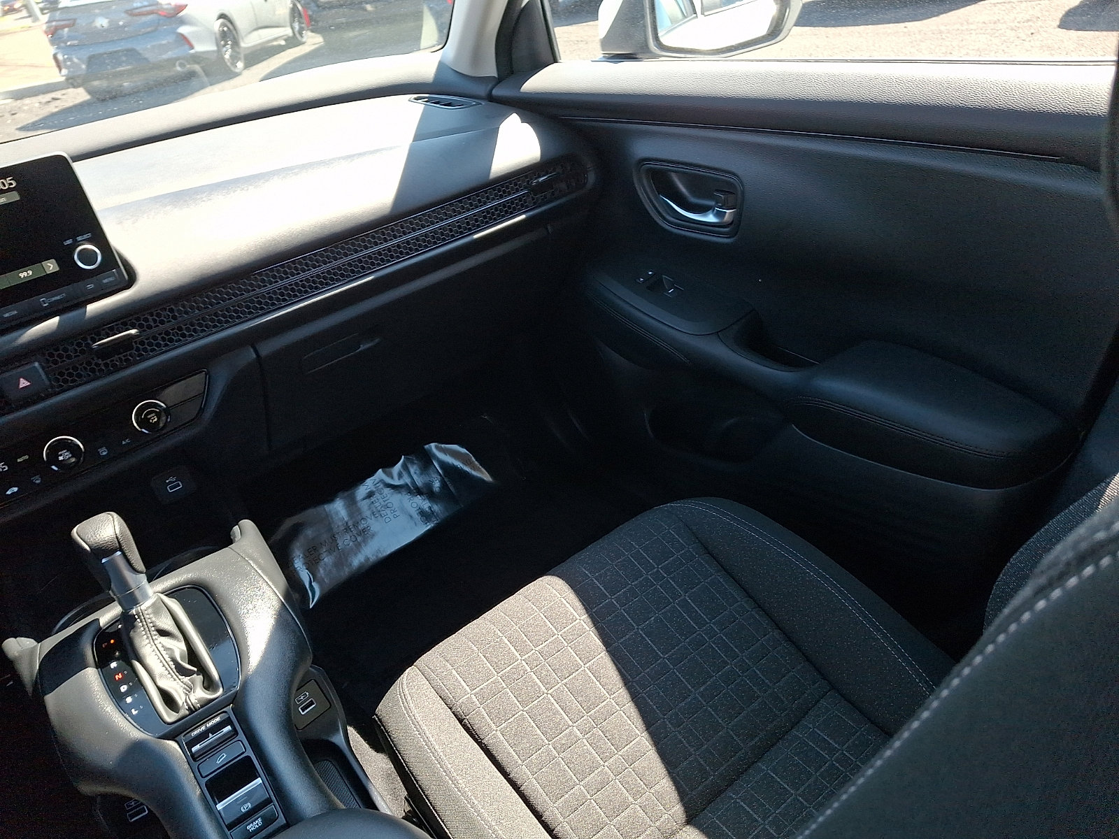 Used 2023 Honda HR-V LX image 12