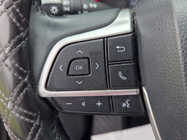 Used 2022 Toyota Highlander LE AWD/4WD image 25