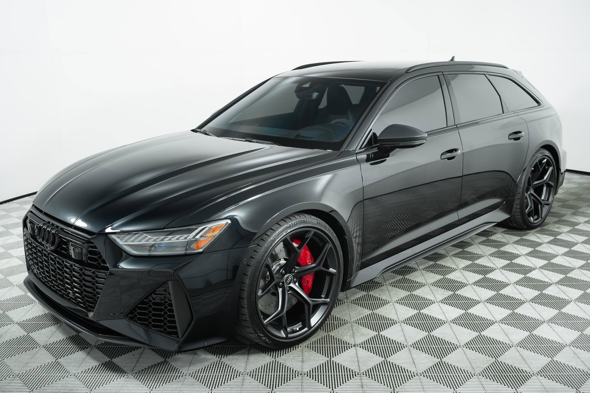 Used 2024 Audi RS 6 performance w/ Matte Carbon Package image 58