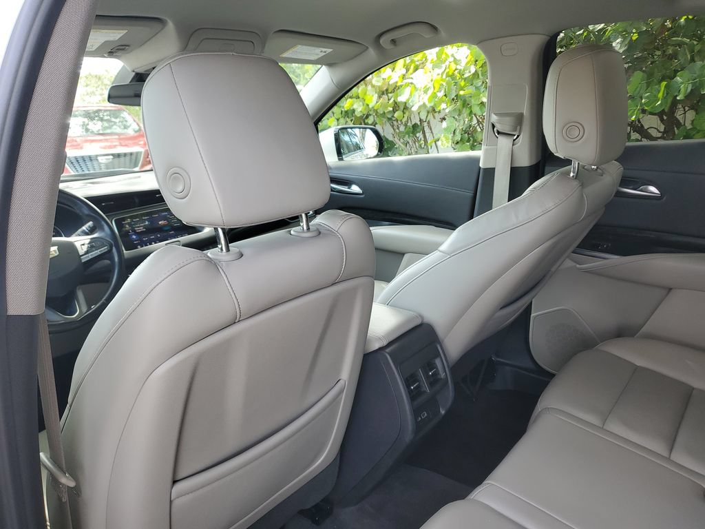 Used 2022 Cadillac XT4 Premium Luxury w/ Safety Alert Package FWD image 15