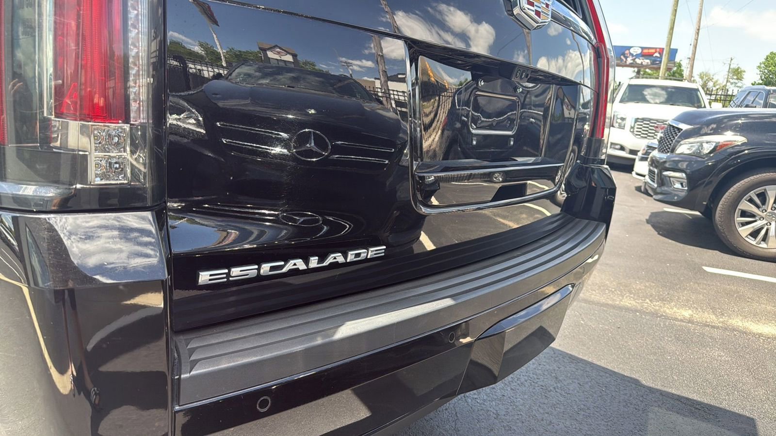 Used 2020 Cadillac Escalade Premium Luxury image 47