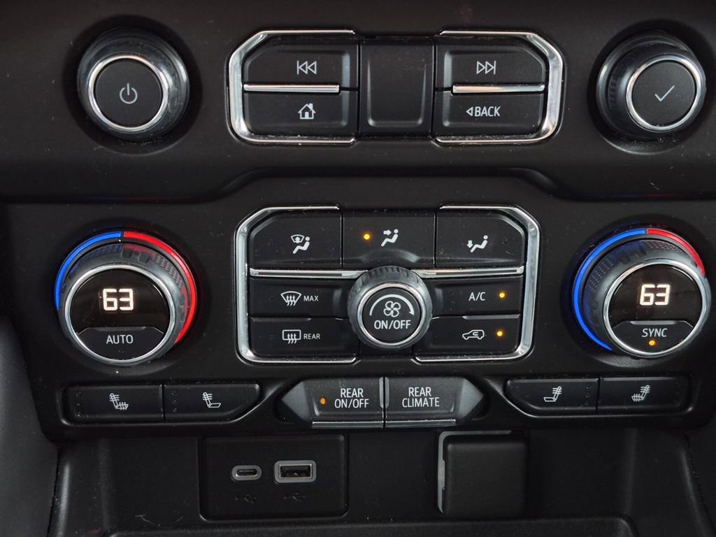 Used 2021 Chevrolet Suburban Z71 w/ Z71 Signature Package image 28