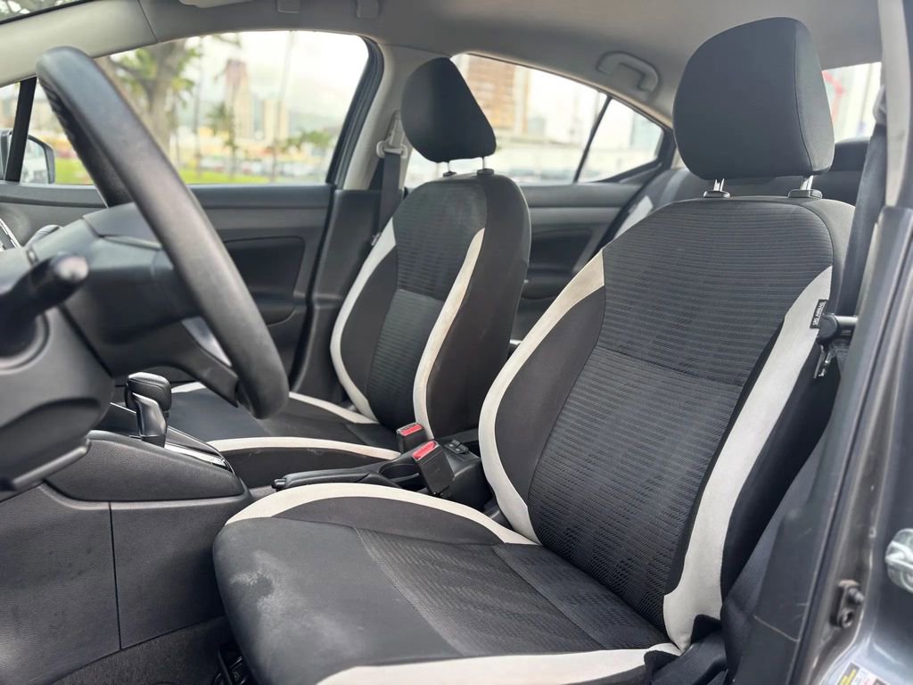 Used 2021 Nissan Versa SV image 8