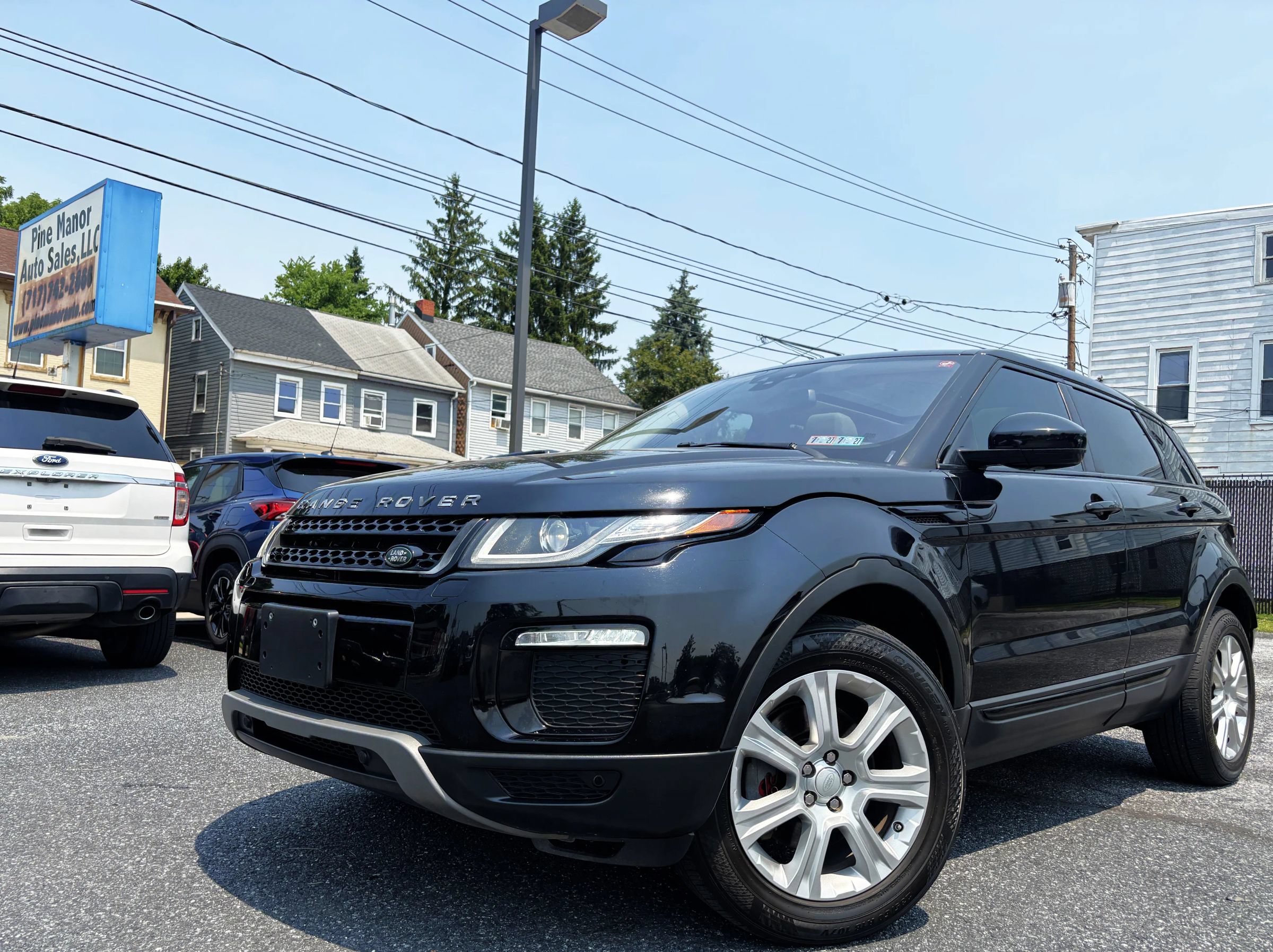 Used 2018 Land Rover Range Rover Evoque SE AWD/4WD image 1