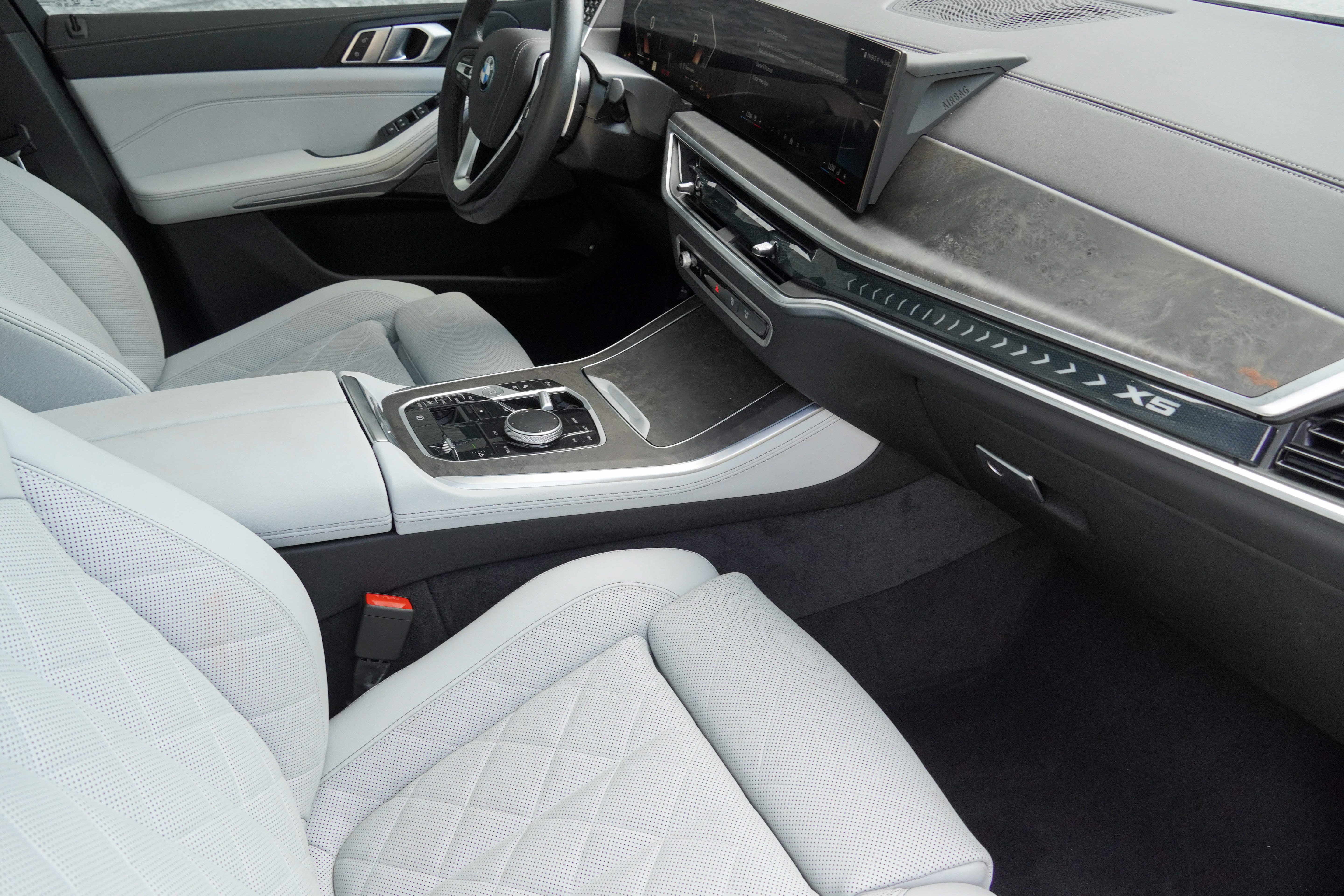 Certified 2025 BMW X5 xDrive50e w/ Climate Comfort Package AWD/4WD image 7