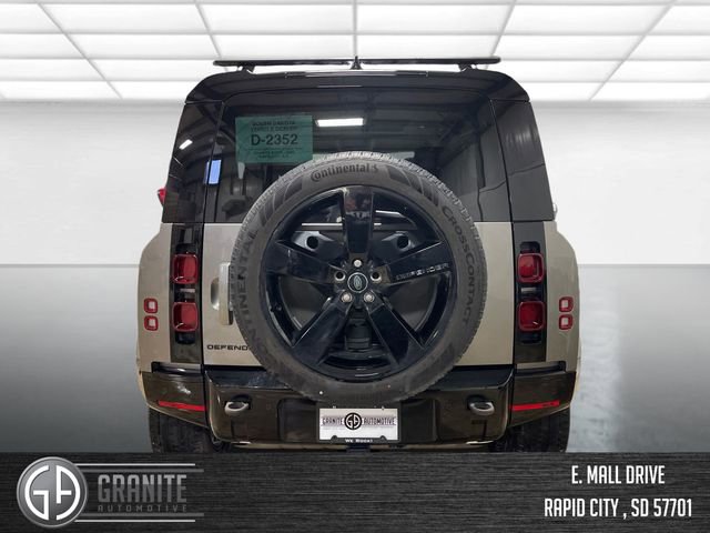 Used 2024 Land Rover Defender 110 X-Dynamic SE image 4