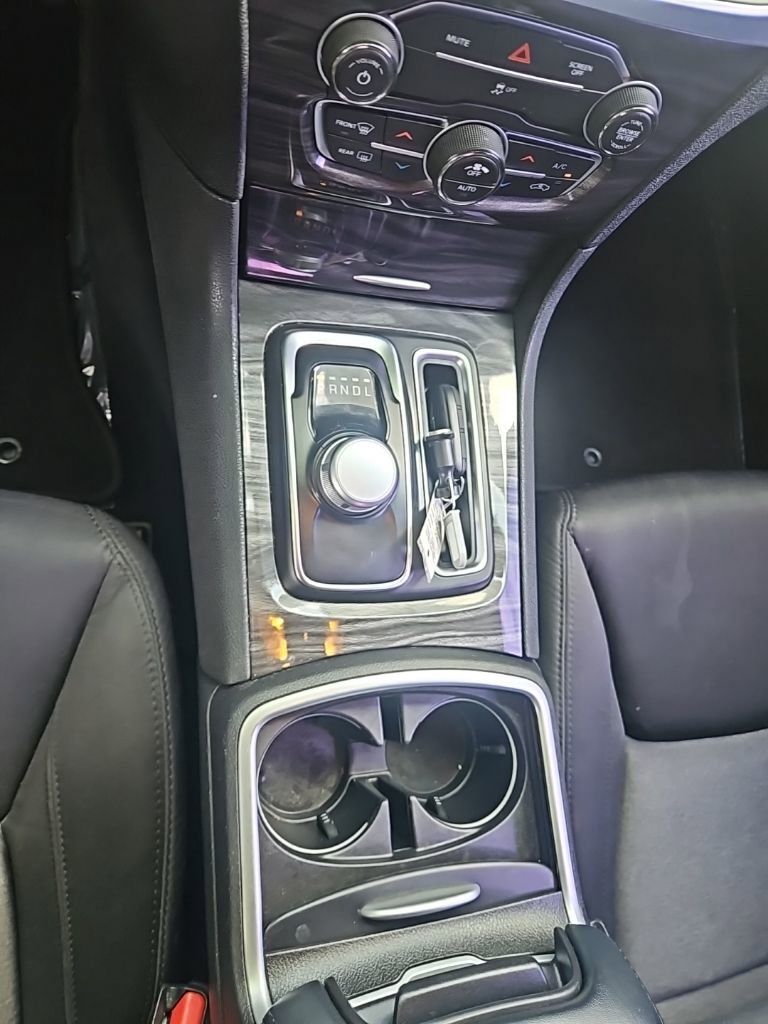 Used 2022 Chrysler 300 Touring w/ Sport Appearance Package RWD image 18