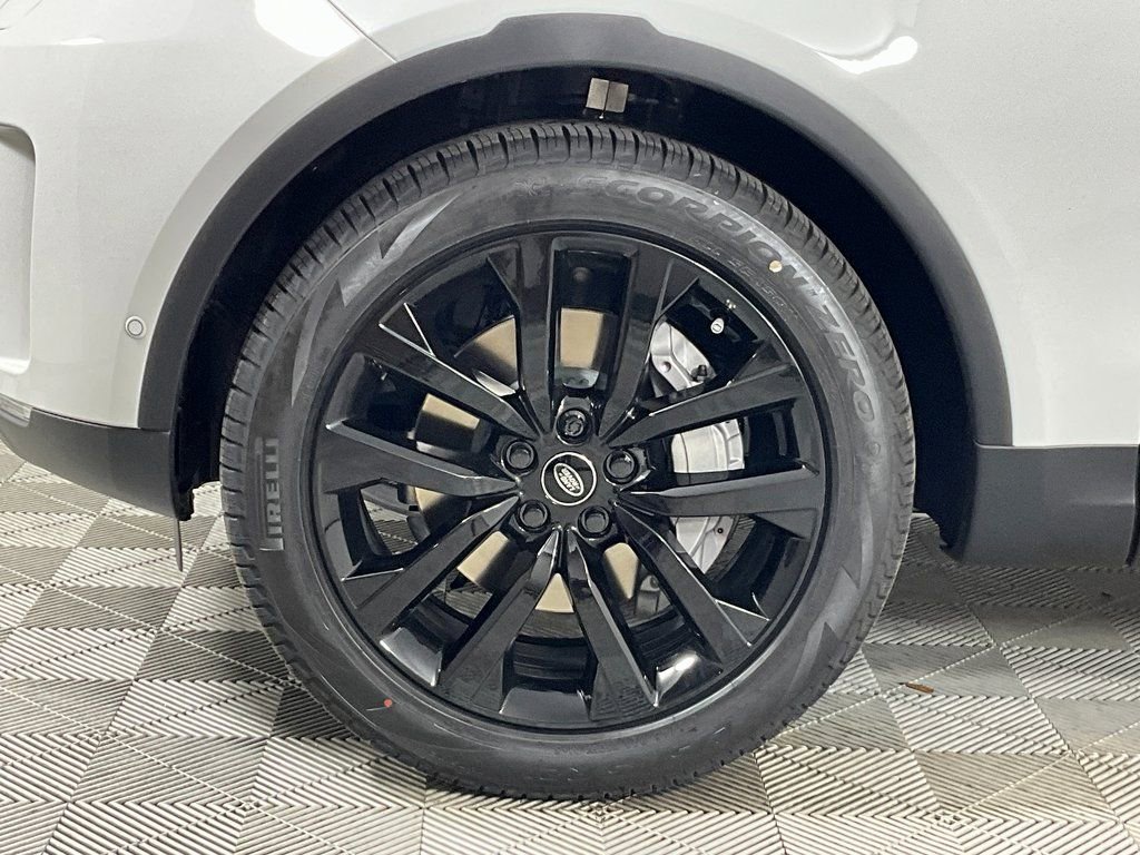 New 2026 Land Rover Discovery S AWD/4WD image 9