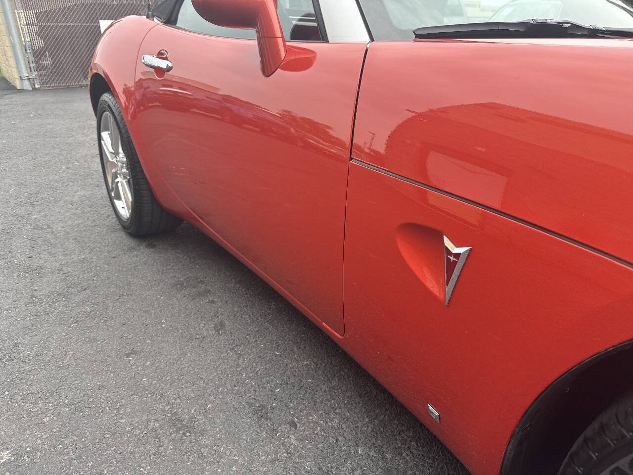 Used 2009 Pontiac Solstice Street Edition RWD image 10
