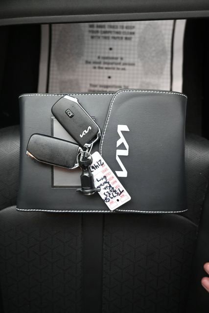 Used 2023 Kia Sorento S image 11