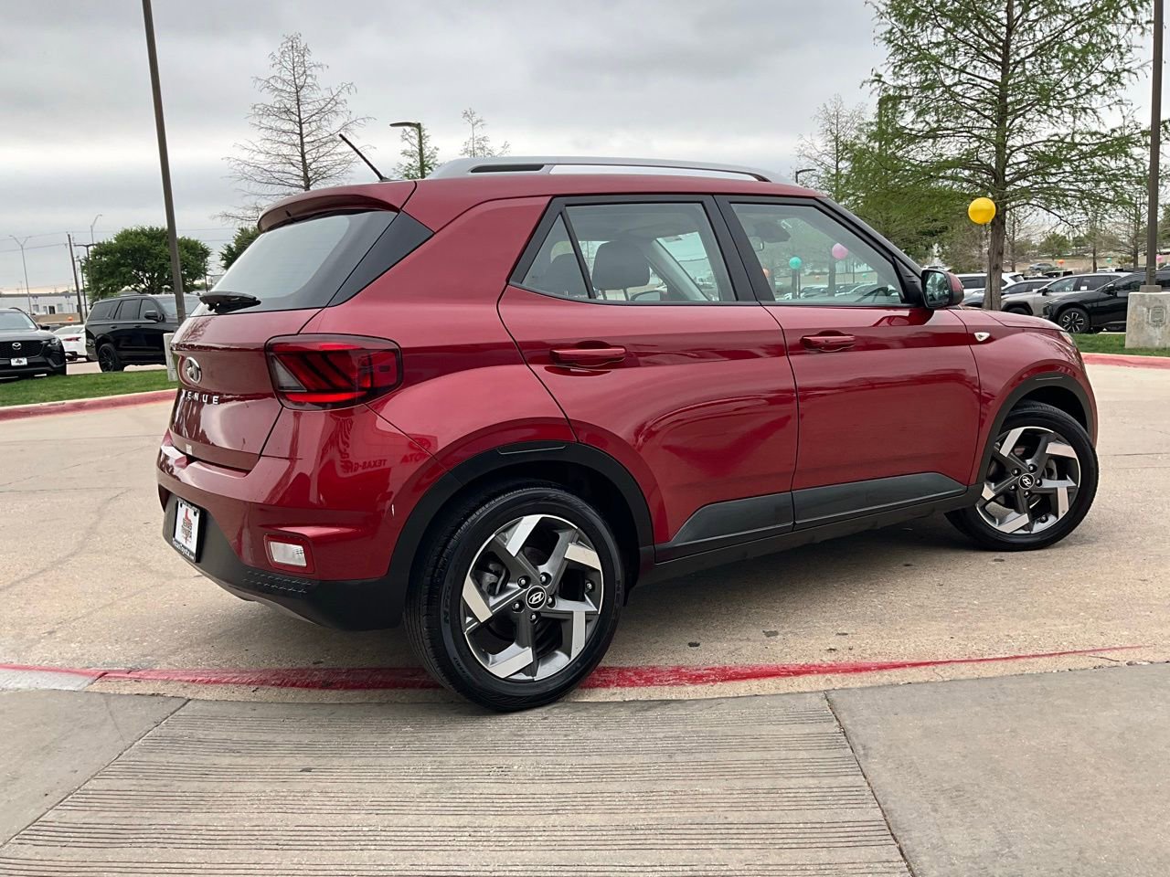 Used 2025 Hyundai Venue SEL image 6