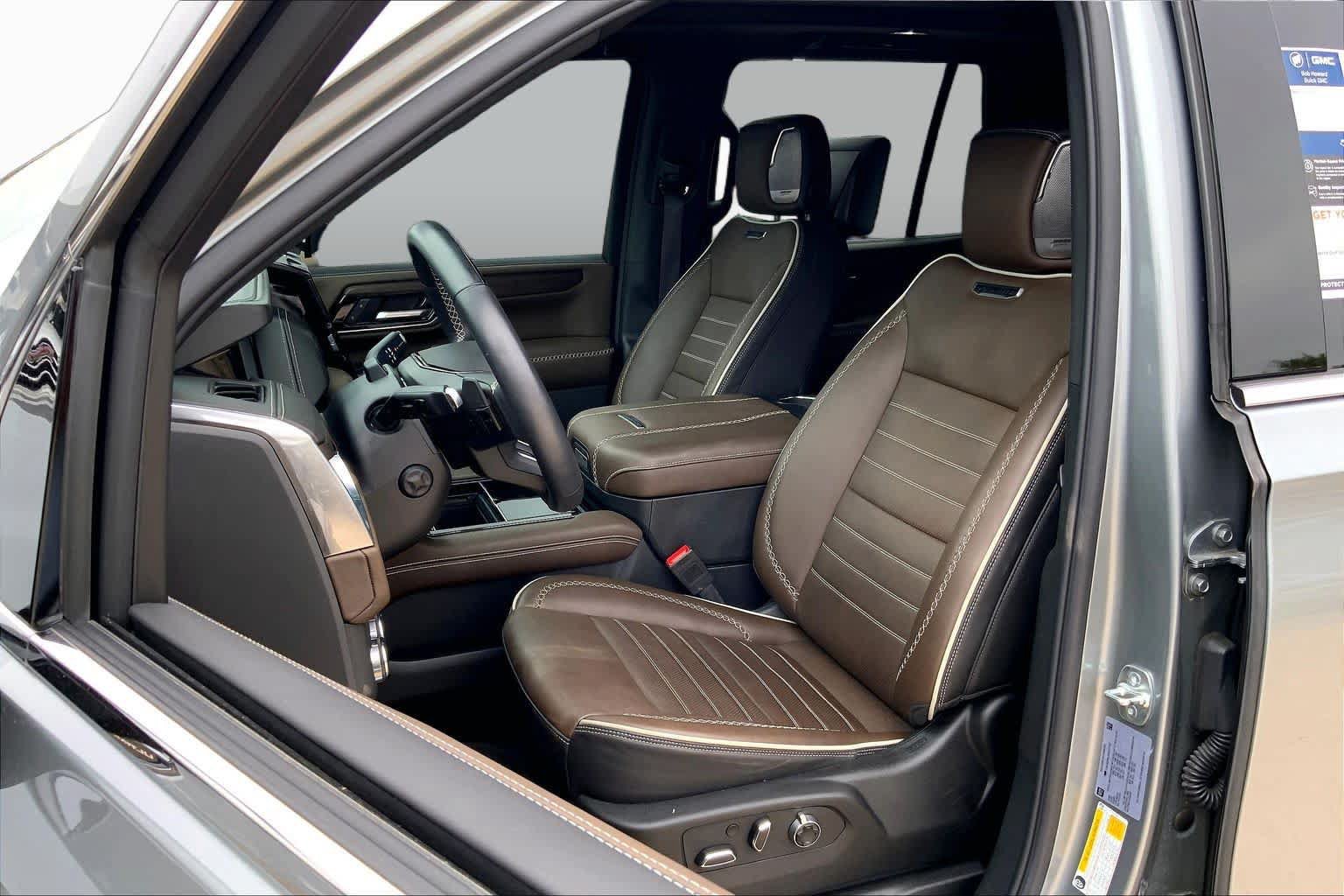 Certified 2025 GMC Yukon Denali Ultimate AWD/4WD image 8