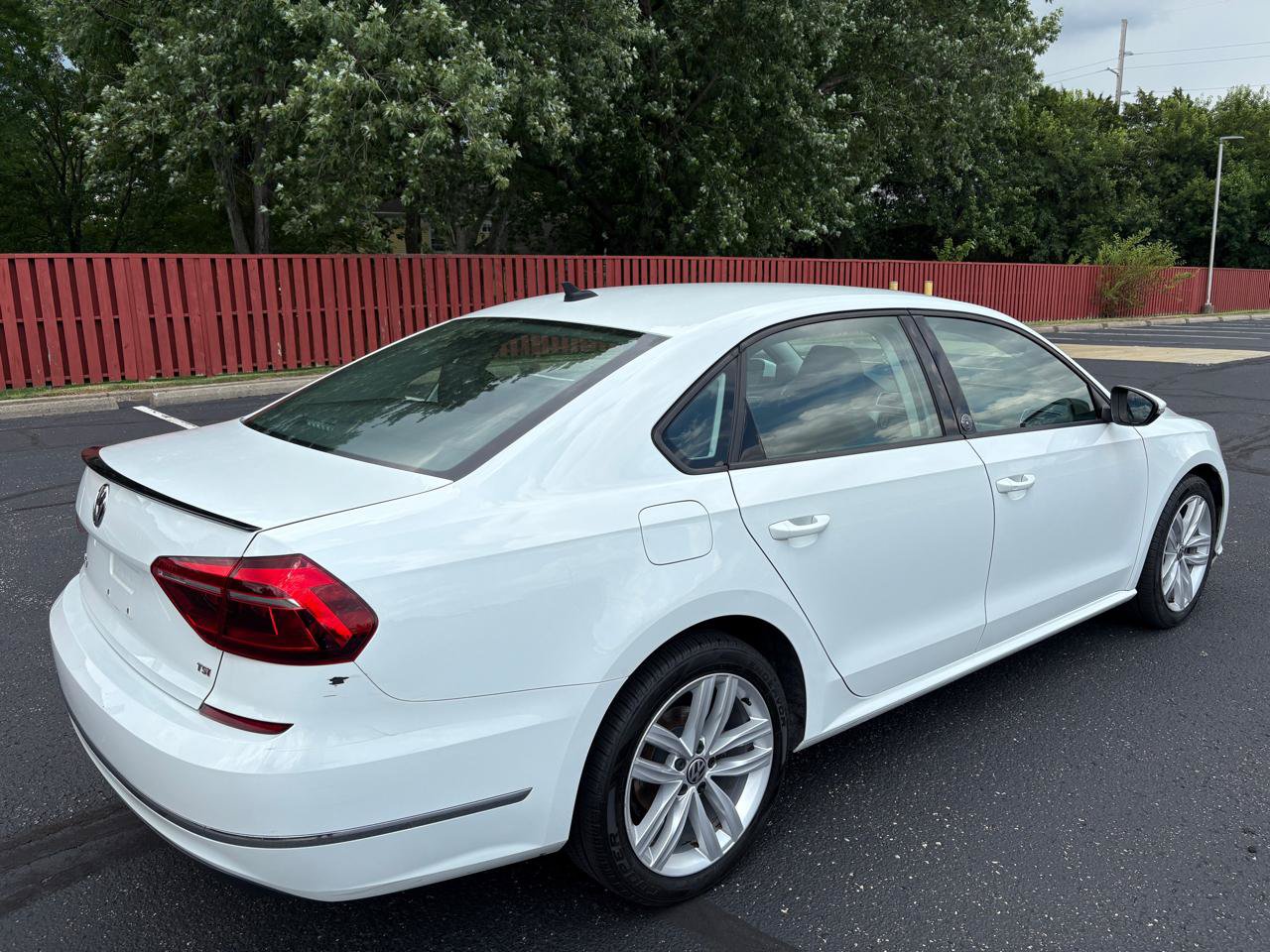 Used 2019 Volkswagen Passat 2.0T Wolfsburg FWD image 3