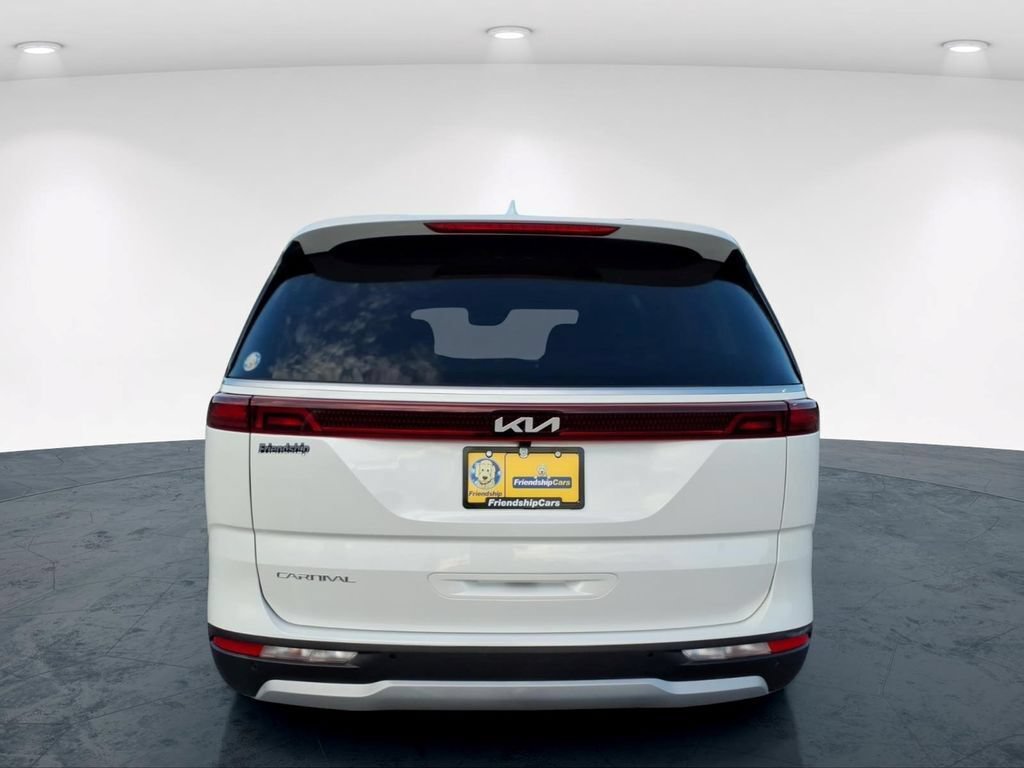 Used 2024 Kia Carnival LX FWD image 10