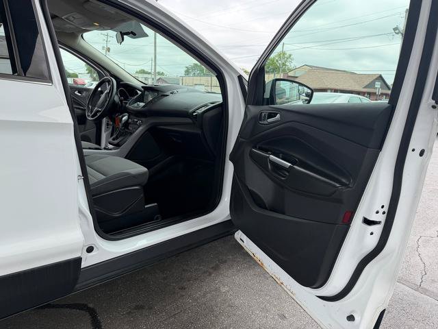 Used 2016 Ford Escape SE w/ Equipment Group 201A FWD image 12