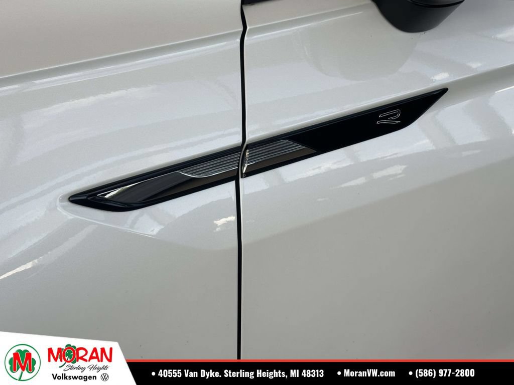 Certified 2023 Volkswagen Tiguan SE R-Line AWD/4WD image 9