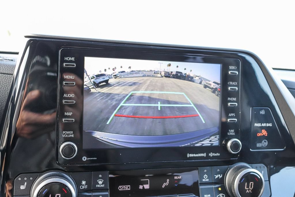 Used 2022 Toyota Highlander XLE FWD image 29