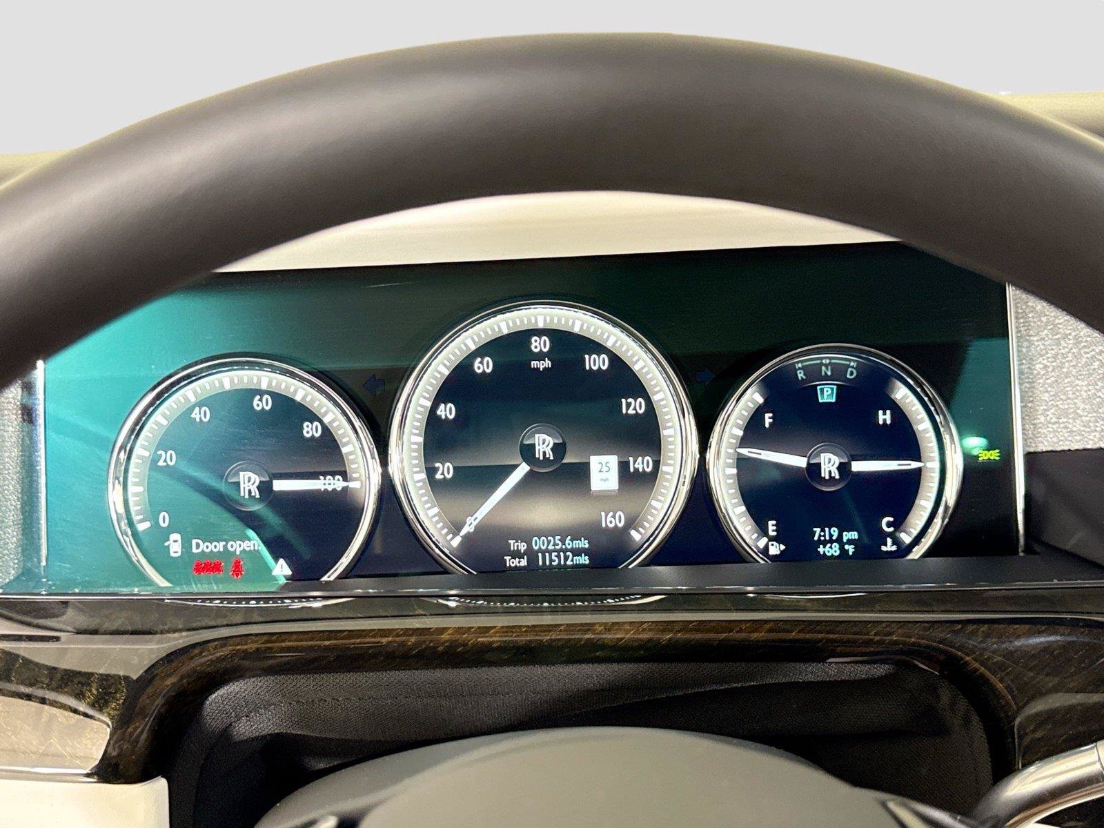 Used 2023 Rolls-Royce Phantom Sedan RWD image 17
