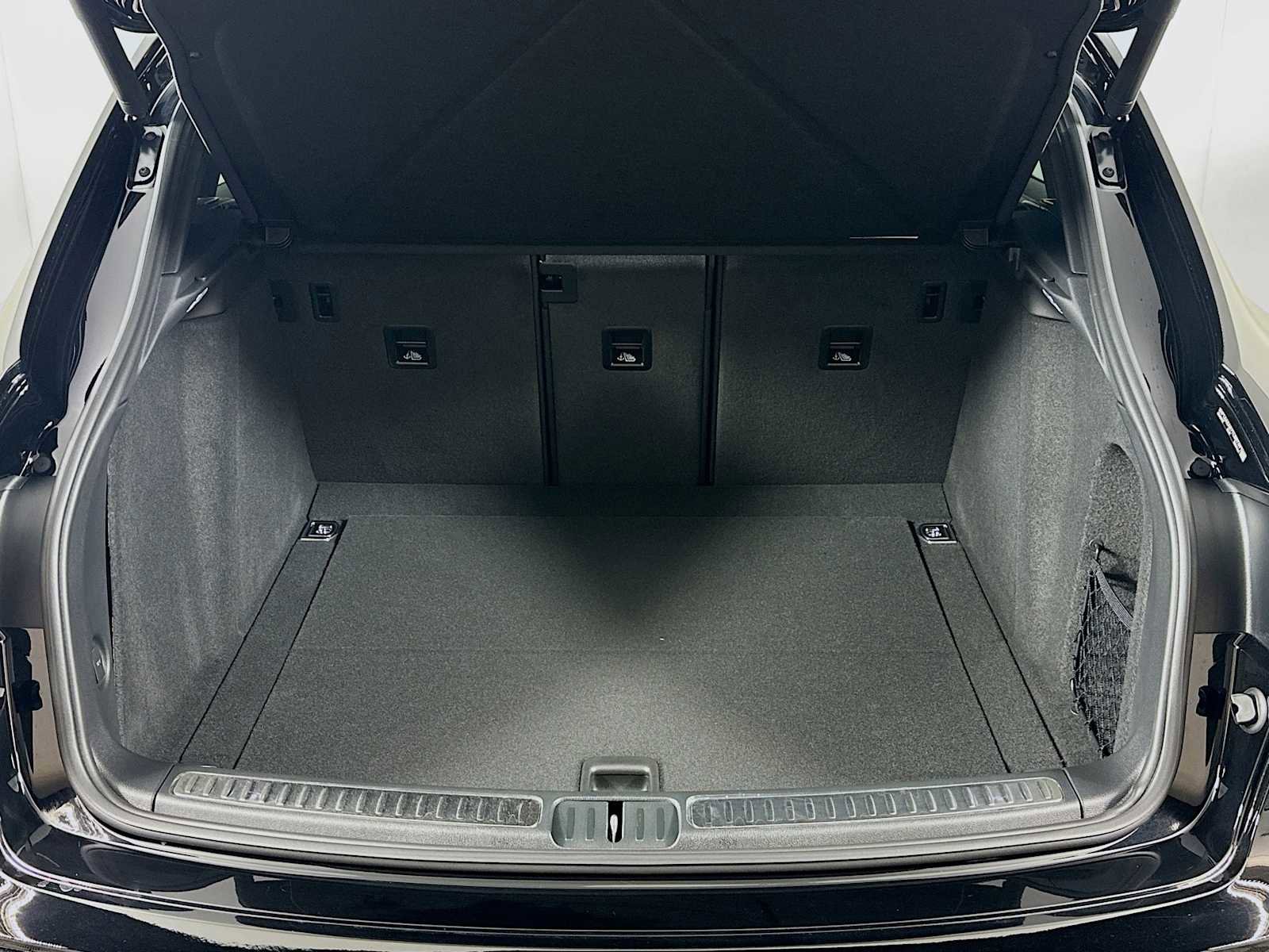 New 2026 Porsche Macan Turbo image 27