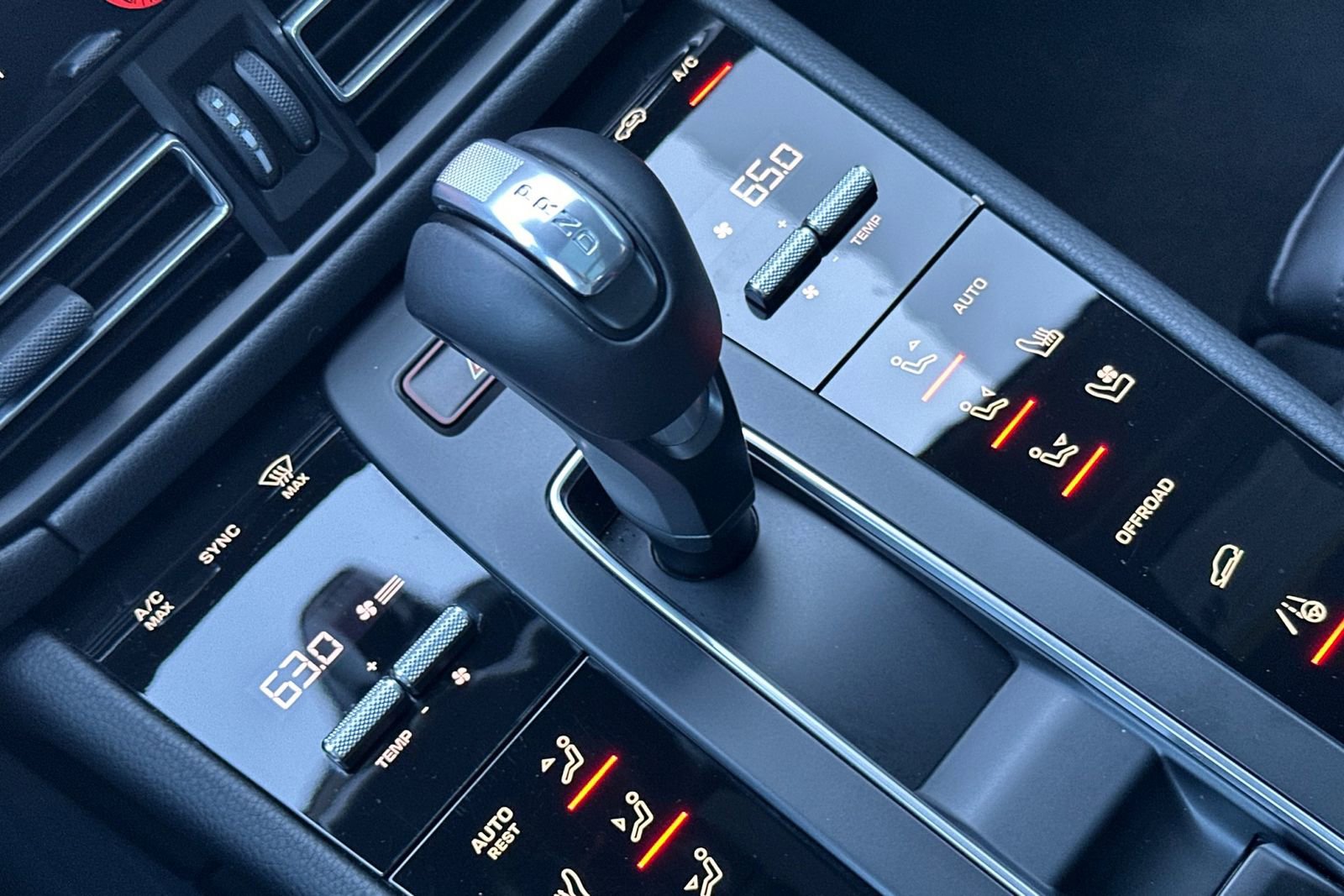 Used 2025 Porsche Macan image 28