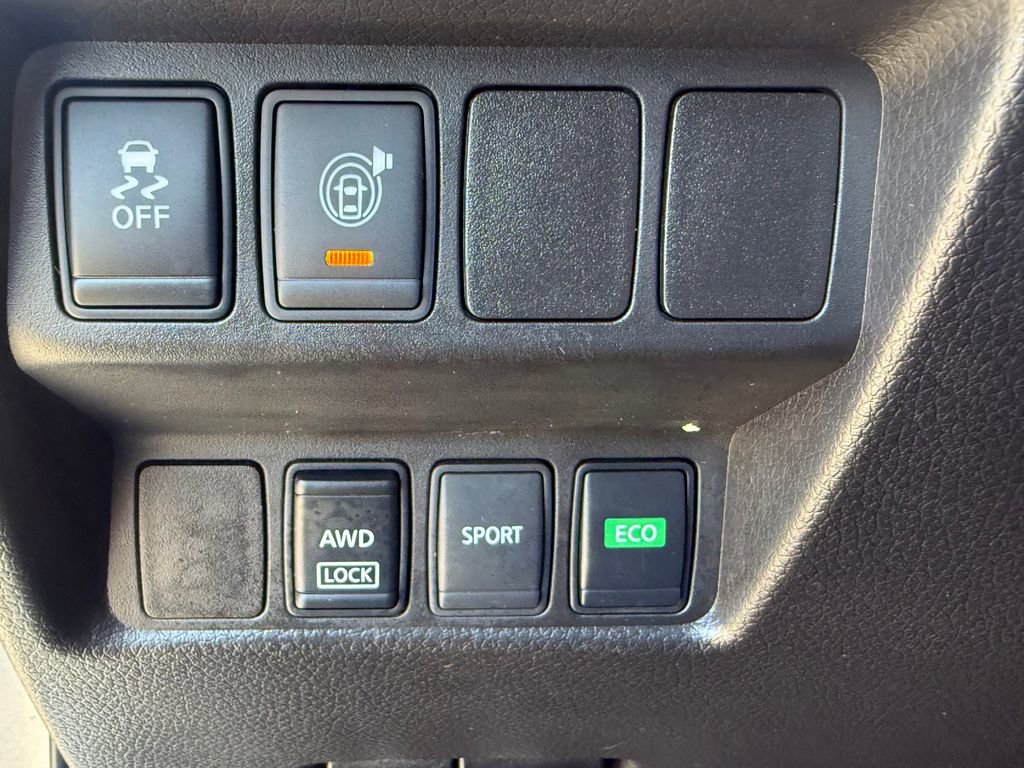Used 2017 Nissan Rogue SV AWD/4WD image 5