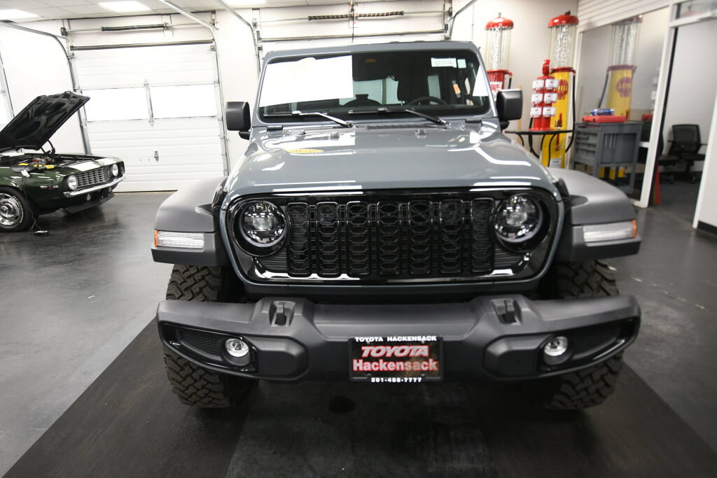 Used 2026 Jeep Wrangler Unlimited Sport AWD/4WD image 3
