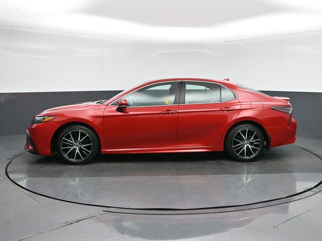 Used 2023 Toyota Camry SE image 4