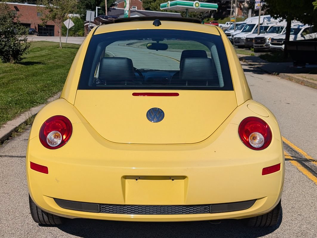 Used 2008 Volkswagen Beetle SE FWD image 9