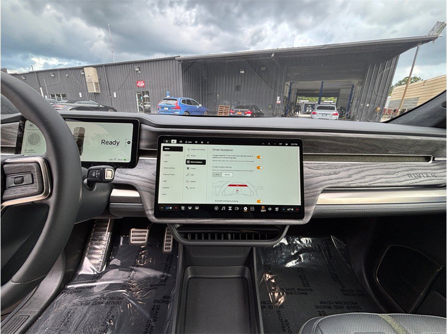 Used 2022 Rivian R1T Adventure AWD/4WD image 8