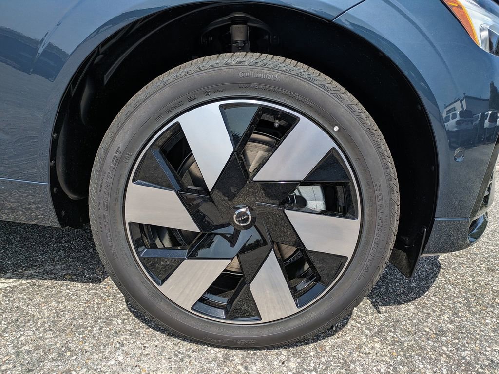 New 2025 Volvo XC60 T8 Plus w/ Protection Package Premier AWD/4WD image 11