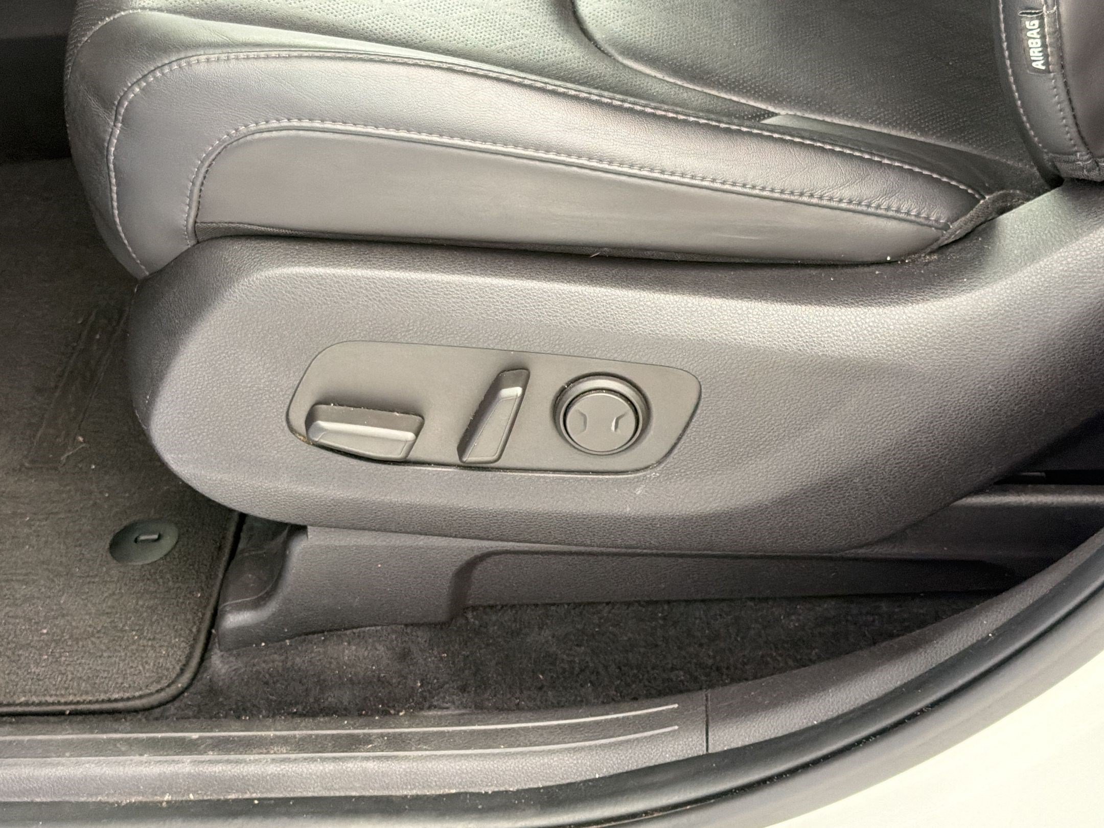 Used 2022 Kia Carnival LX FWD image 14