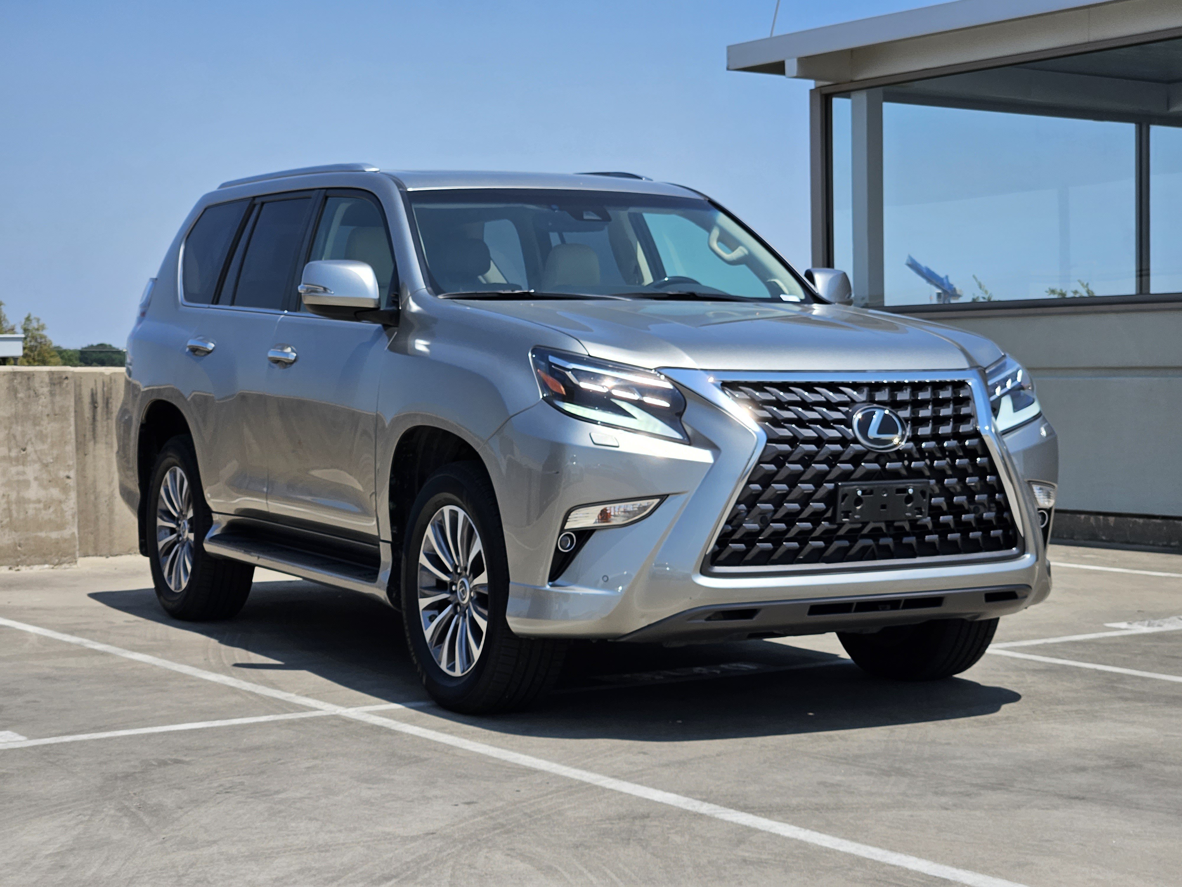 Used 2020 Lexus GX 460 Luxury w/ Accessory Package AWD/4WD image 10