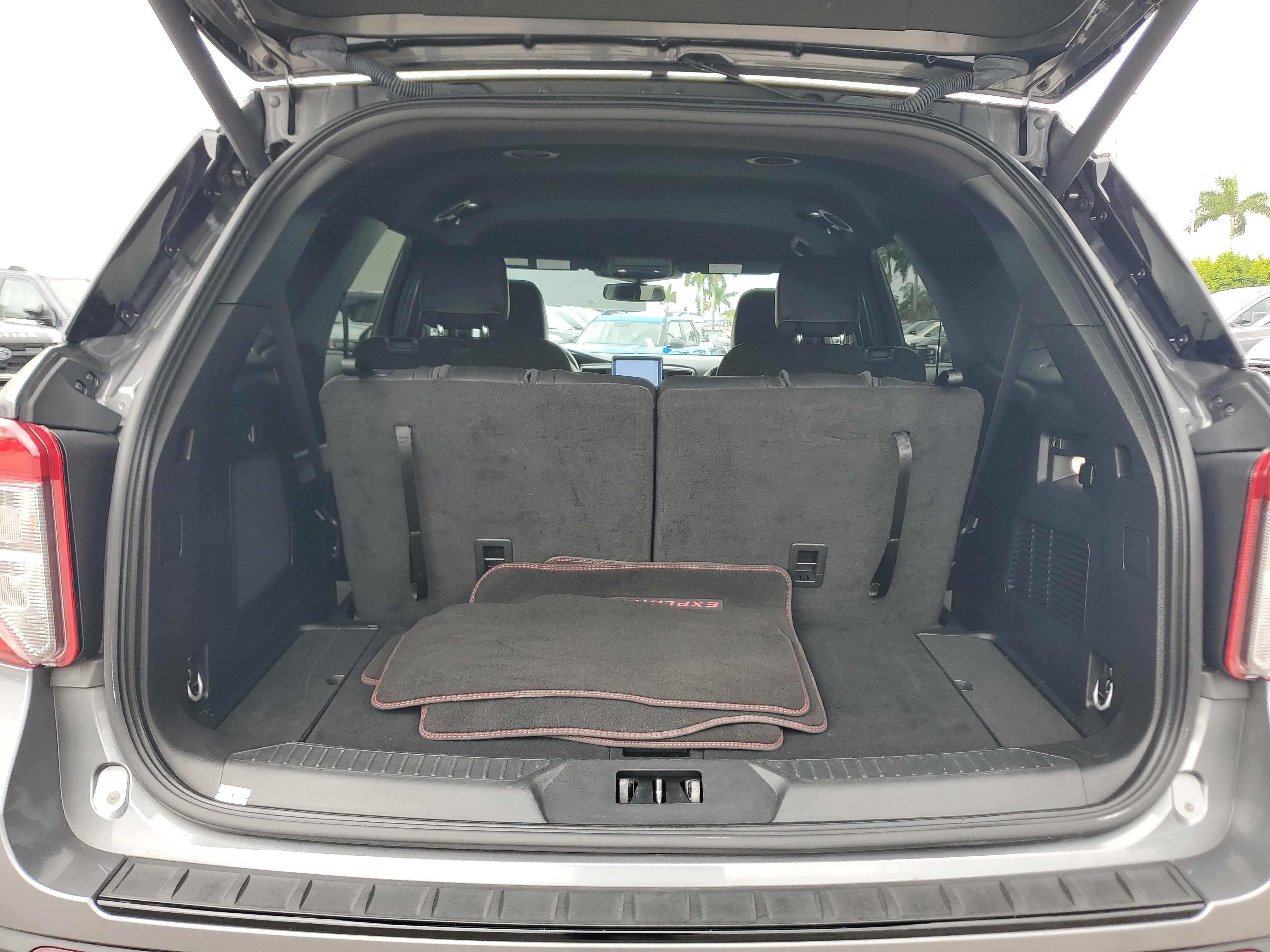 Used 2023 Ford Explorer ST-Line w/ Class IV Trailer Tow Package image 16