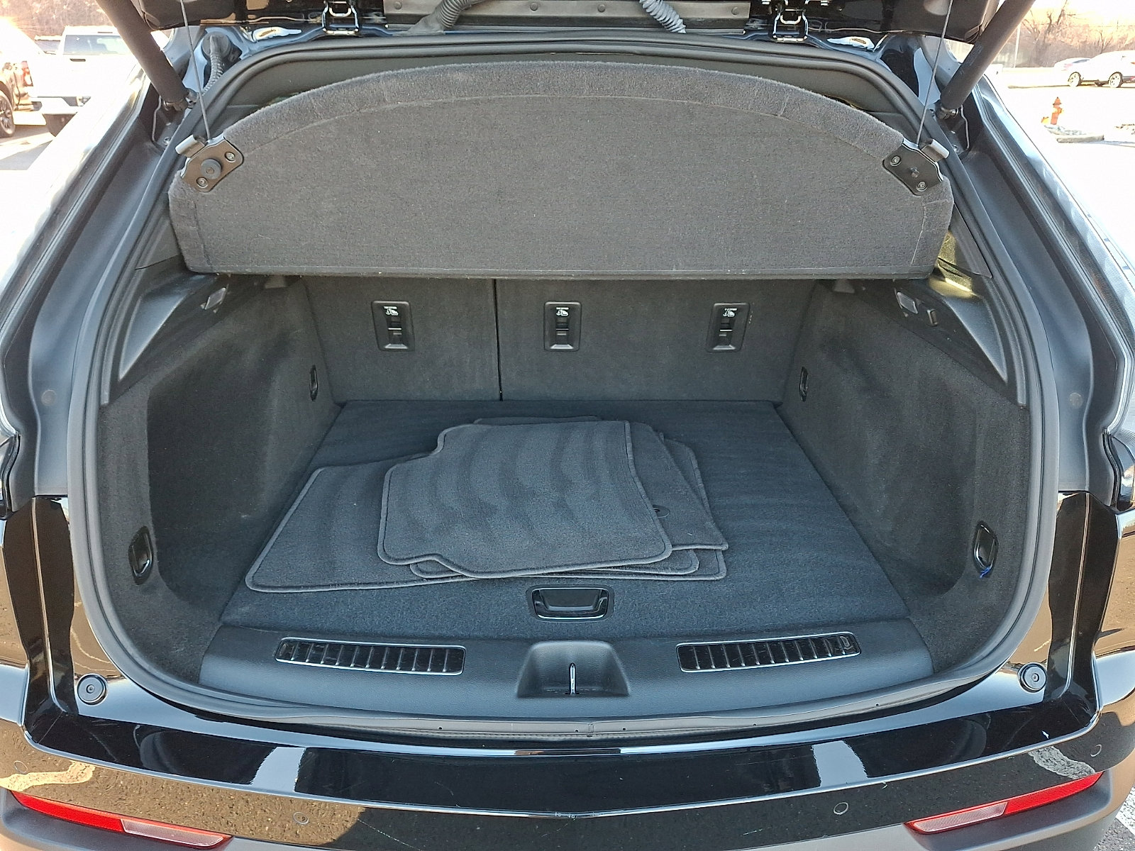 Used 2023 Cadillac XT4 Sport w/ Cold Weather Package image 31